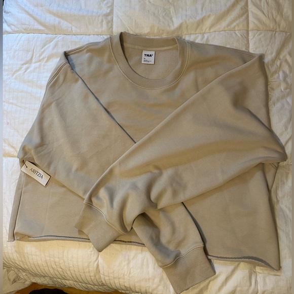 Aritzia Cream Sweatshirt - Picture 2 of 4
